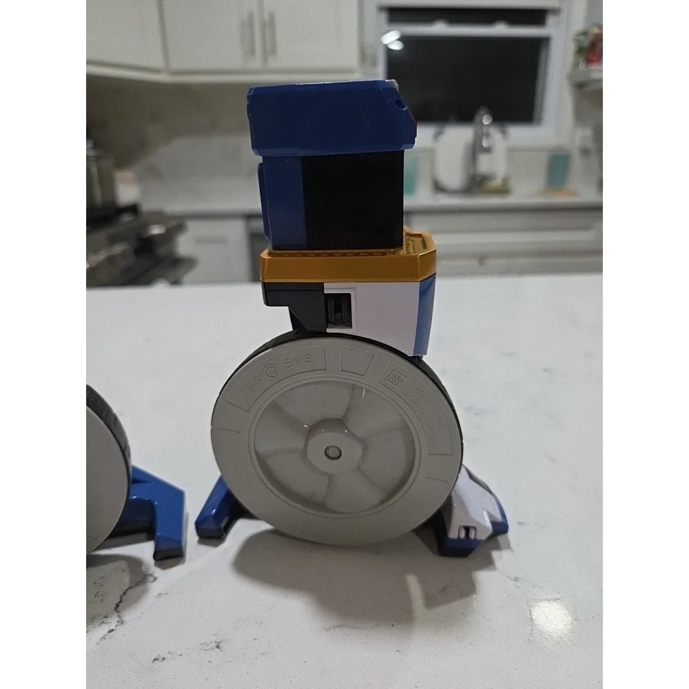 Power Rangers S.P.D. DX Omegamax Cycle legs